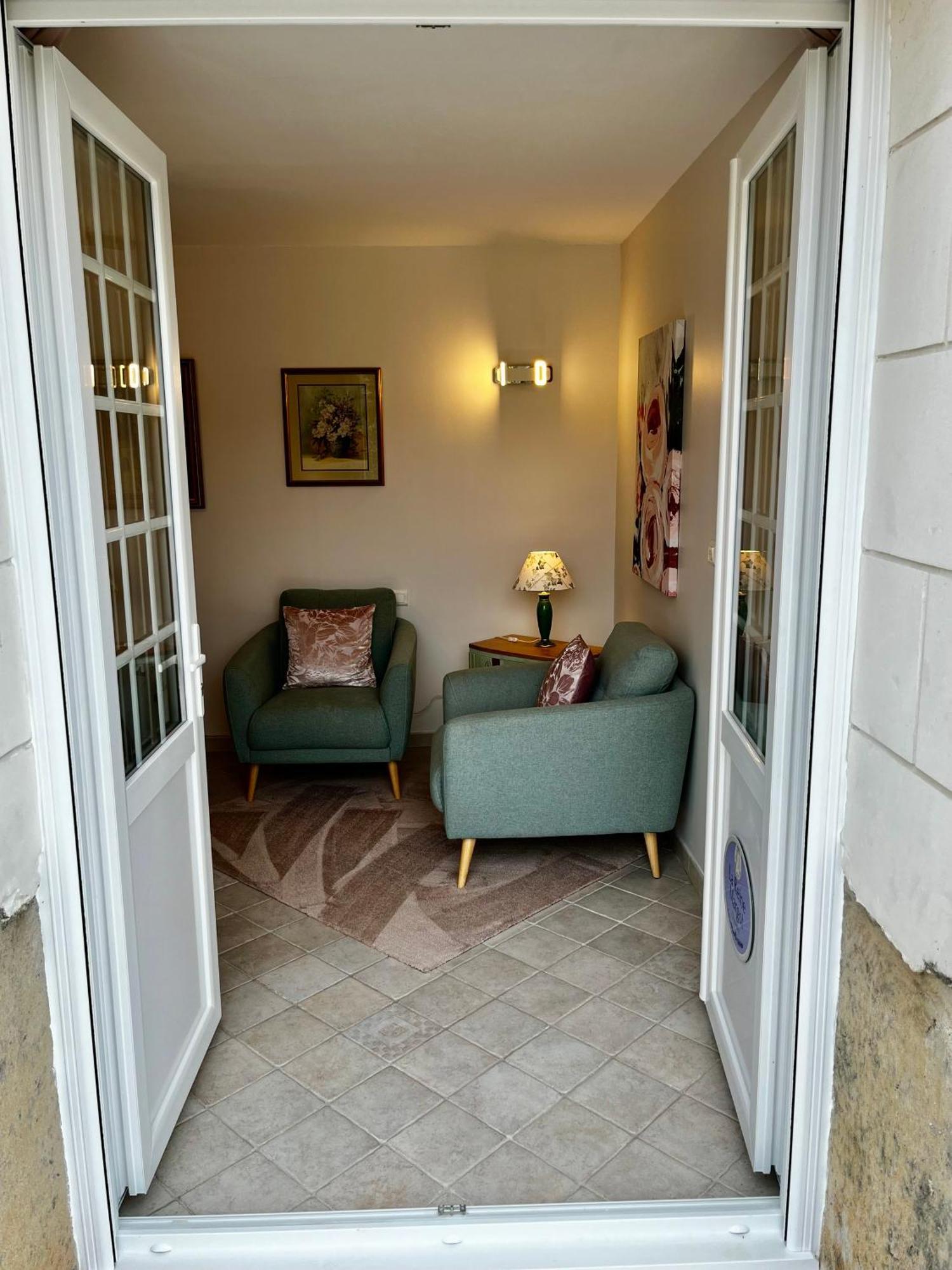 Sans Souci Bed And Breakfast Luxe Heated Pool And Restaurant Luzillé Exterior photo