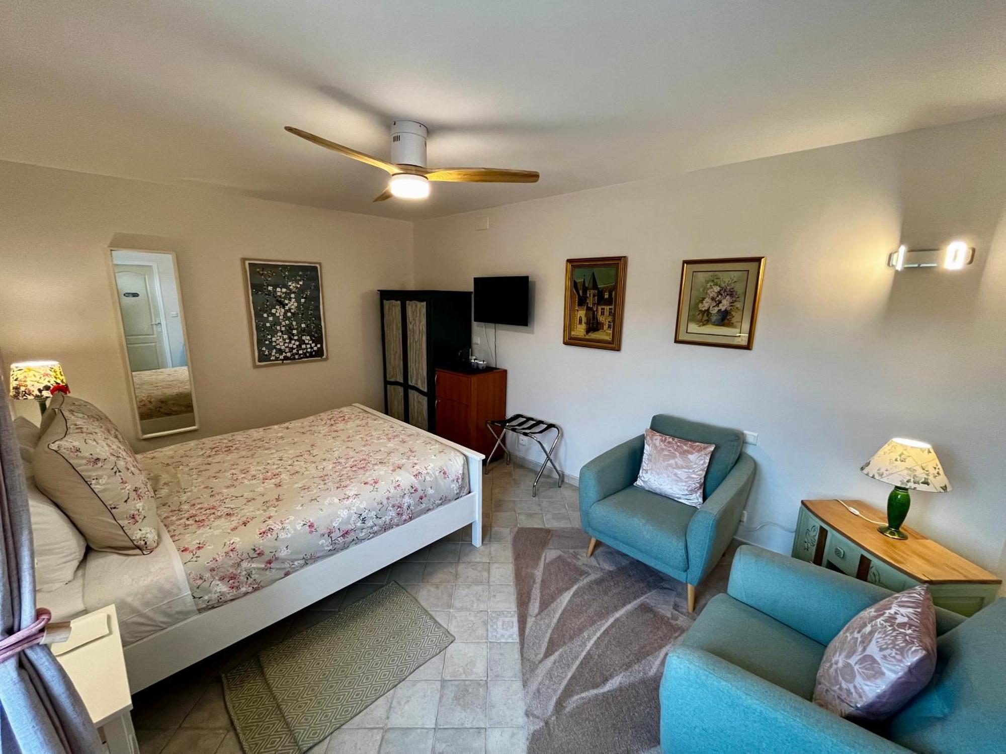 Sans Souci Bed And Breakfast Luxe Heated Pool And Restaurant Luzillé Exterior photo