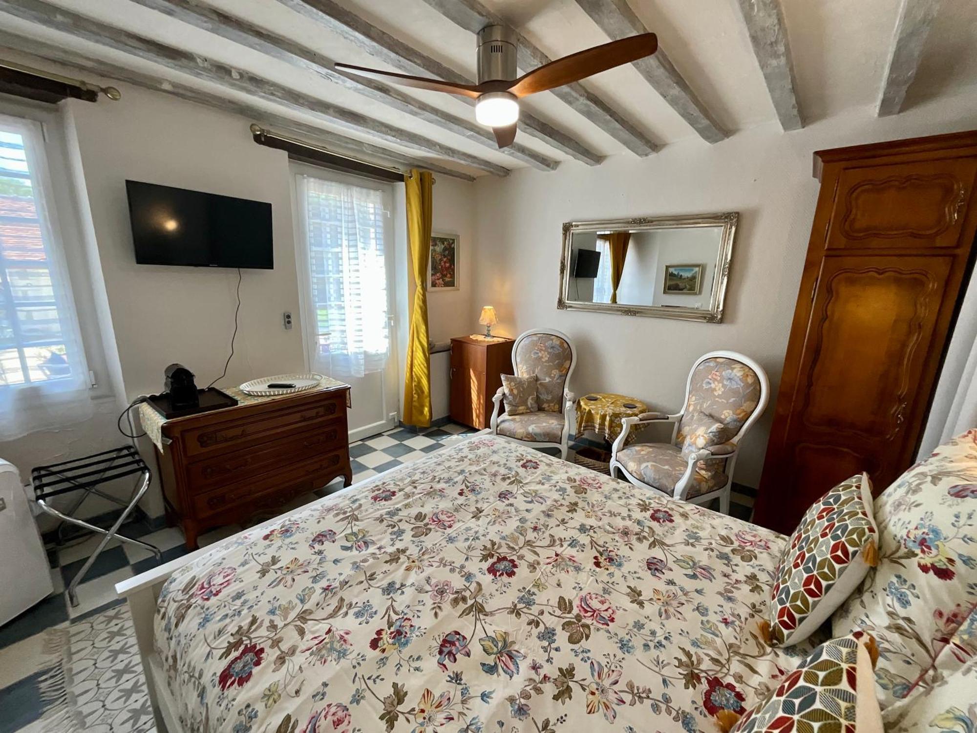 Sans Souci Bed And Breakfast Luxe Heated Pool And Restaurant Luzillé Exterior photo