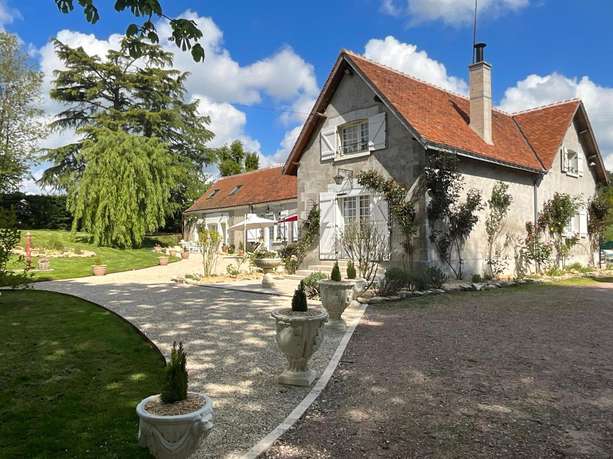 Sans Souci Bed And Breakfast Luxe Heated Pool And Restaurant Luzillé Exterior photo