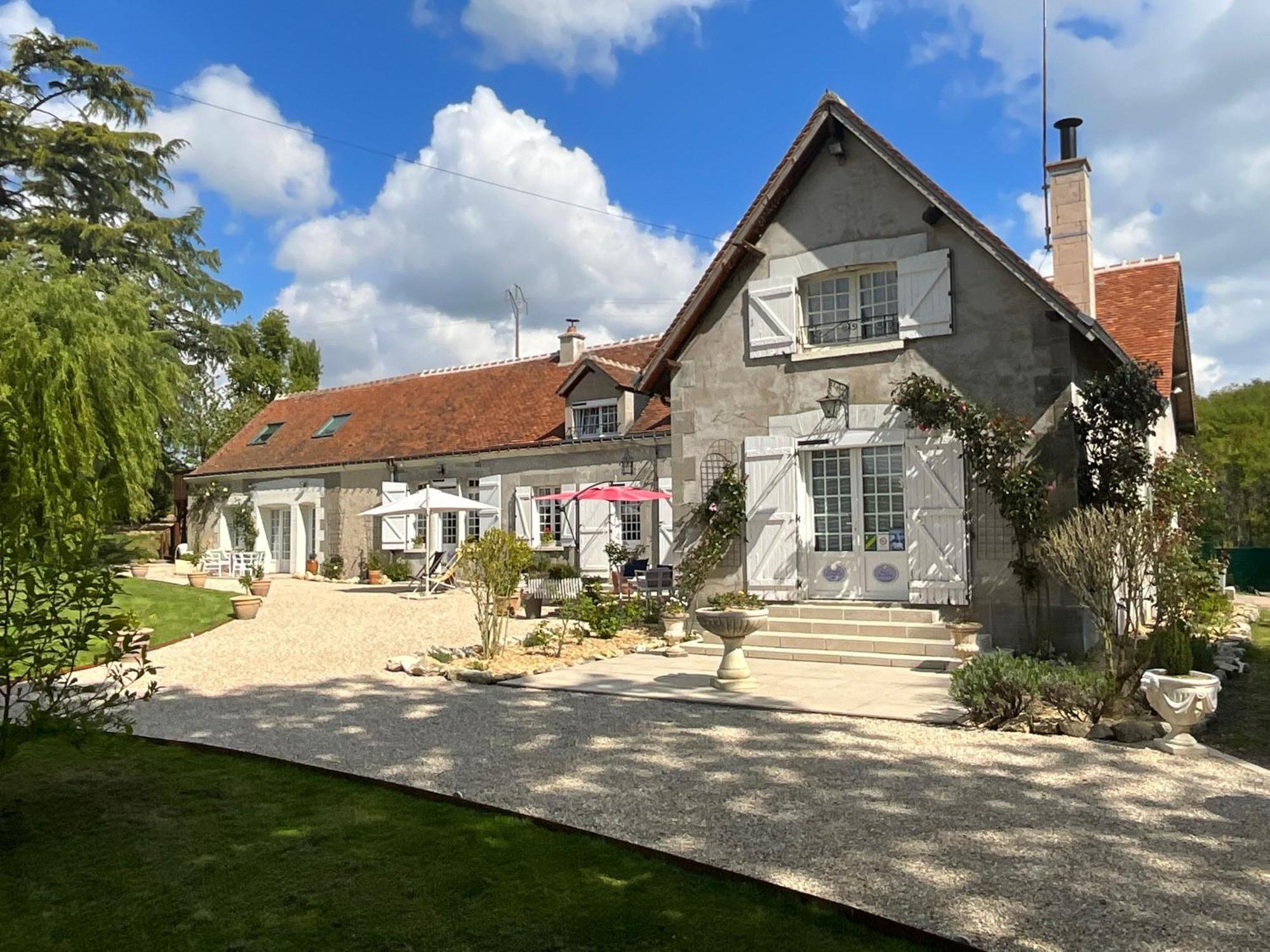 Sans Souci Bed And Breakfast Luxe Heated Pool And Restaurant Luzillé Exterior photo