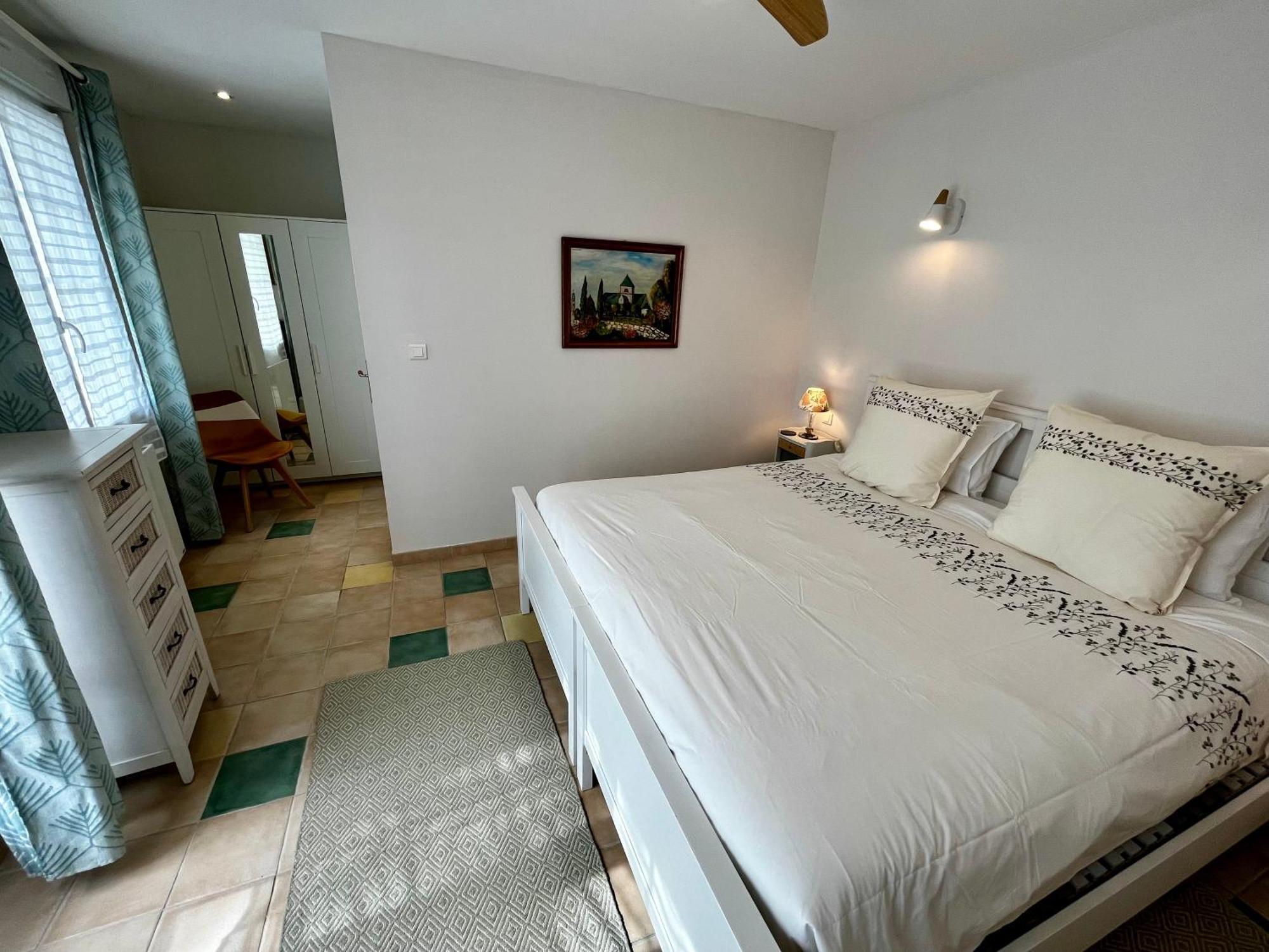 Sans Souci Bed And Breakfast Luxe Heated Pool And Restaurant Luzillé Room photo
