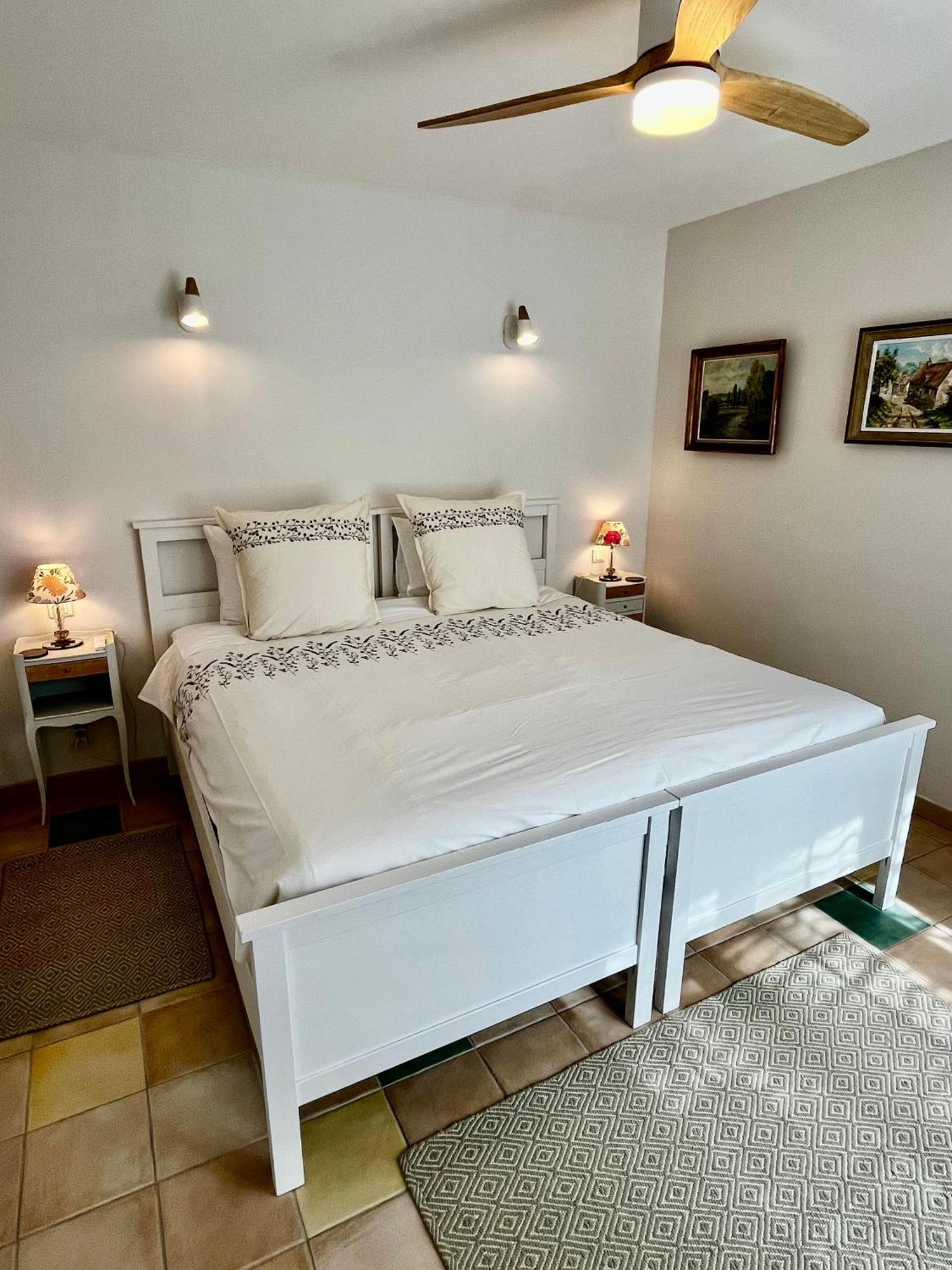 Sans Souci Bed And Breakfast Luxe Heated Pool And Restaurant Luzillé Room photo