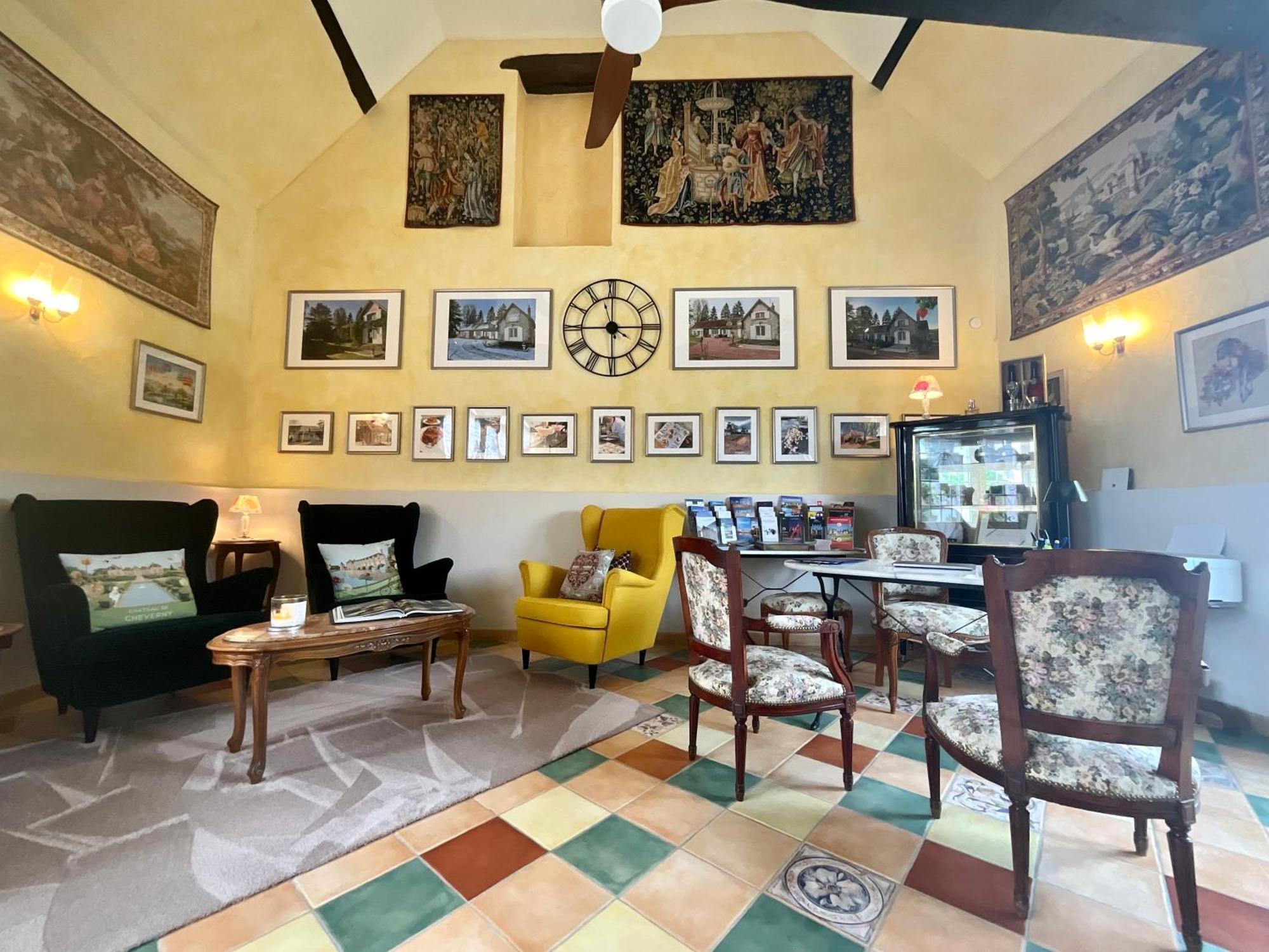 Sans Souci Bed And Breakfast Luxe Heated Pool And Restaurant Luzillé Exterior photo